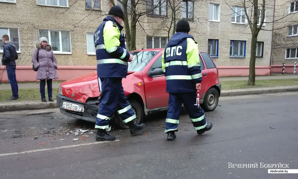Если ущерб от ДТП не превышает 800 евро, ГАИ можно не вызывать. Фото из архива «ВБ»