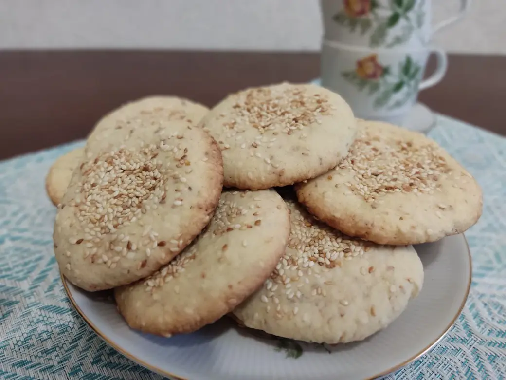 Кунжутное печенье готово: можно пробовать!