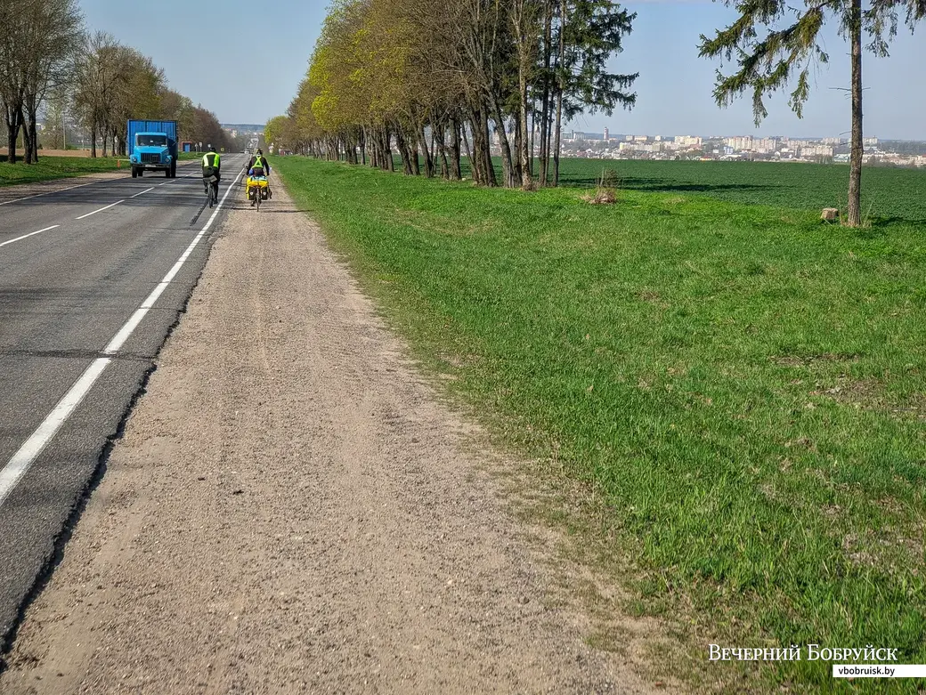 24.04.2023. Р22, Крапивенский сельский Совет, Оршанский район, Витебская область, 211020, Беларусь. Велосипедный поход «Тур де Стеклофф» по райцентрам Могилевской и