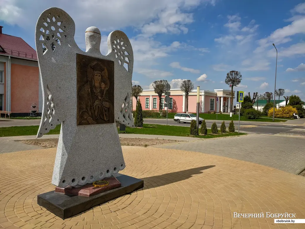 25.04.2023. Почта, Советская улица, Белыничи, Белыничский район, Могилёвская область, Беларусь. Велосипедный поход «Тур де Стеклофф» по райцентрам Могилевской и