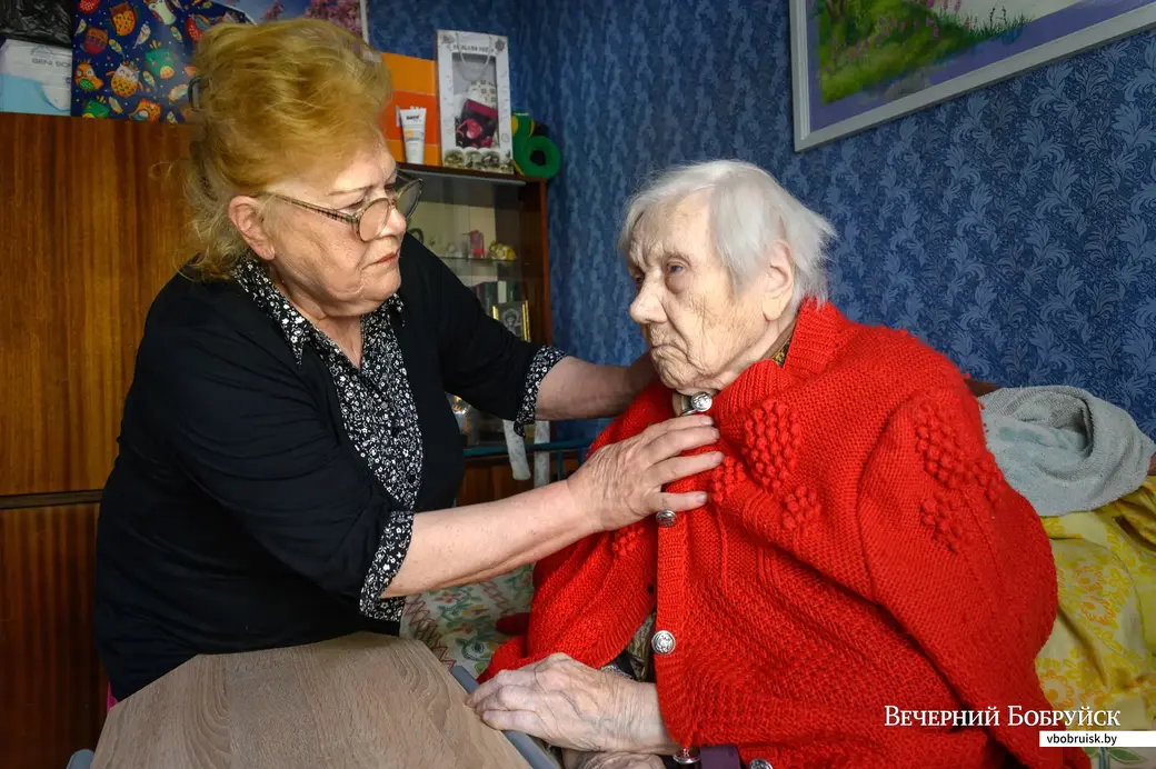 04.05.2023. Бобруйск. Ветеран Великой Отечественной войны Екатерина Дмитриевна Богдан с дочерью Нелли Михайловной.