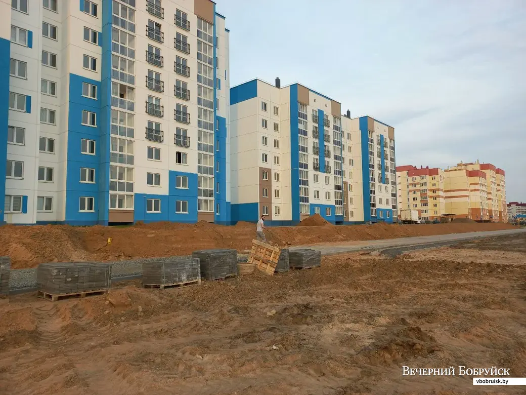 15.05.2023, Бобруйск, седьмой микрорайон. Строительство и благоустройство на этом участке продолжается.