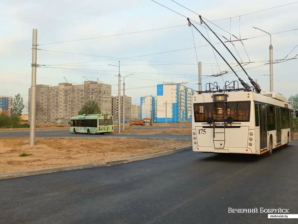 15.05.2023, Бобруйск, седьмой микрорайон. Новая конечная остановка расположена за перекрестком пр. Строителей и ул. Пуховской. Отсюда начинают движение троллейбусы №4 и
