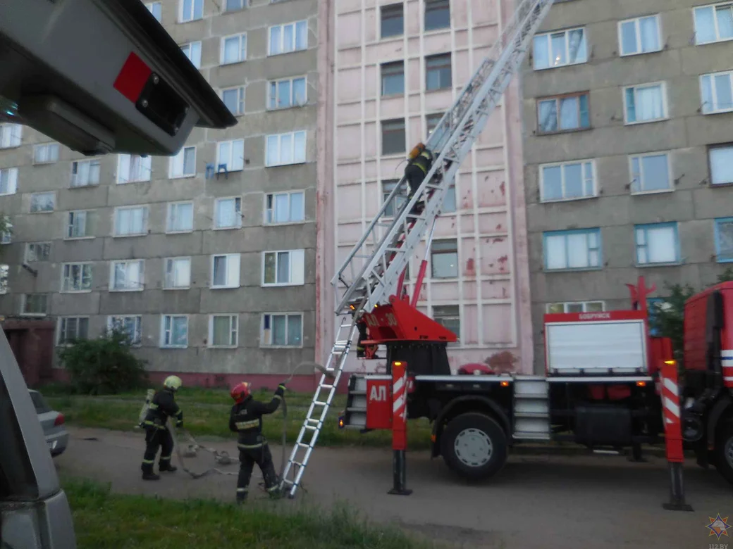 Пожар в общежитии по бульвару Молодежному. Бобруйск, 30.05.2023 г. Фото: Могилевское областное УМЧС