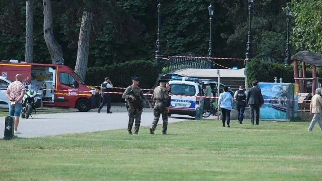 Мужчина напал с ножом на детей во французском городе Анси. Фото: BFM.