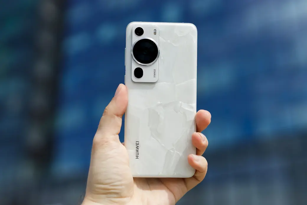 Вот каким увидел Бобруйск флагманский смартфон Huawei P60 Pro