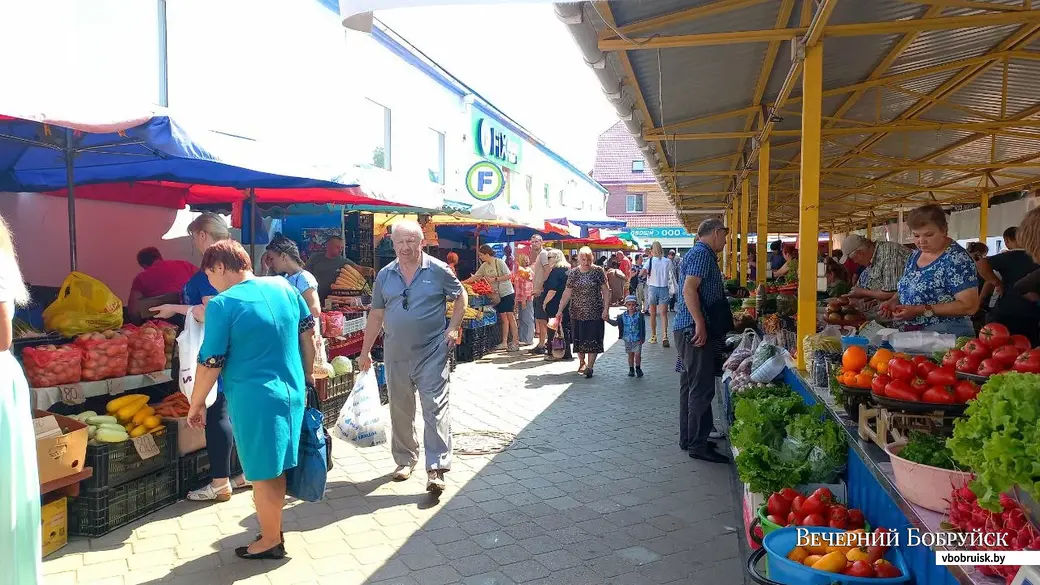 05.08.2023, Бобруйск, рынок На Красноармейской. Самый оживленный из бобруйских рынков.