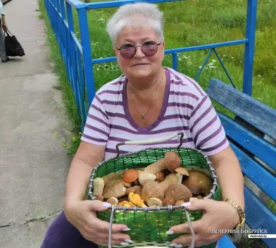 Бобруйчанка Вера Купреева со своим грибным уловом.