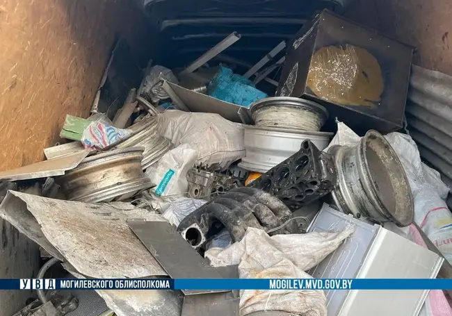 Две тонны лома цветных металлов: в Шкловском районе задержан автомобиль с запрещенным грузом