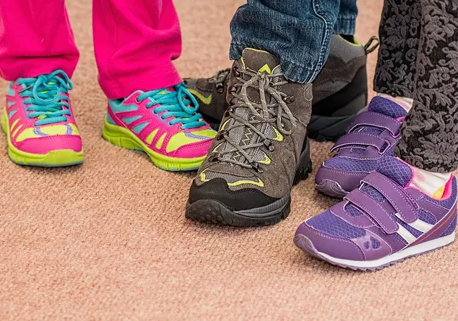 Как выбрать качественную обувь для ребенка: 4 главных критерия