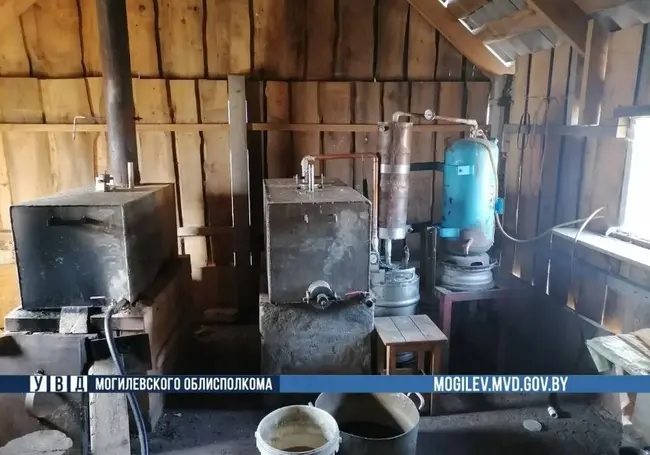 В Бобруйском районе изъяли полуфабрикаты для изготовления самогона