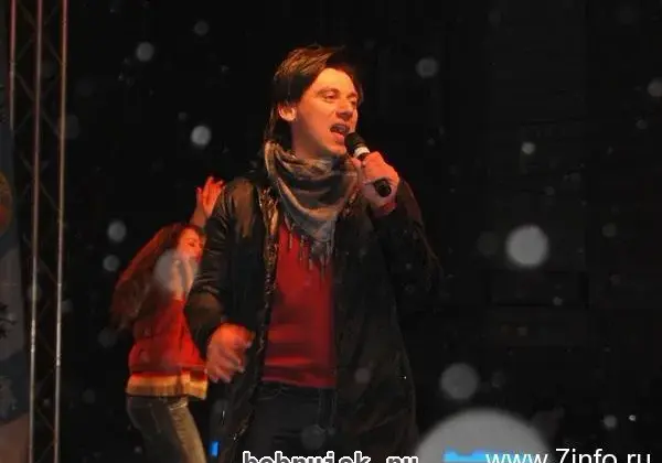 На главной новогодней елке города рязанцы хором подпевали певцу из Бобруйска
