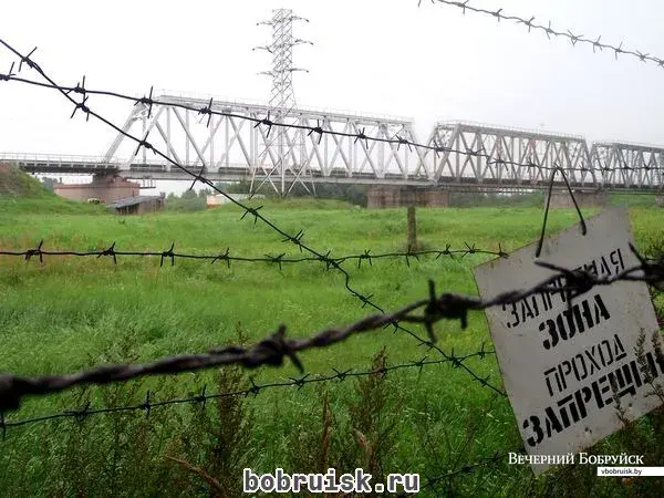 Железнодорожный мост — объект охраняемый и недоступный для посторонних. 