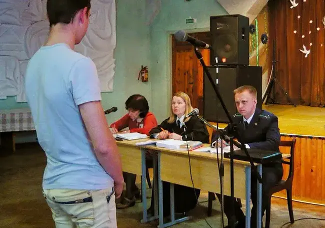 В электротехническом колледже показательно судили выпускника