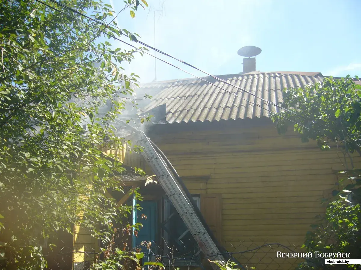 На улице Свердлова горел жилой дом | bobruisk.ru