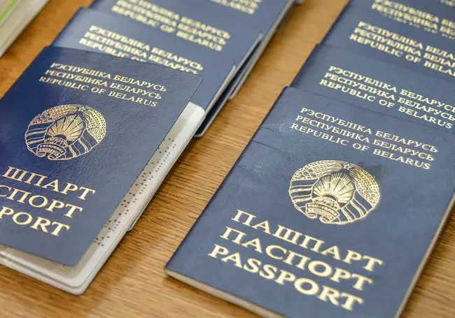Готовь сани летом, а паспорт – зимой. Что нужно знать бобруйчанам о главном документе накануне сезона отпусков