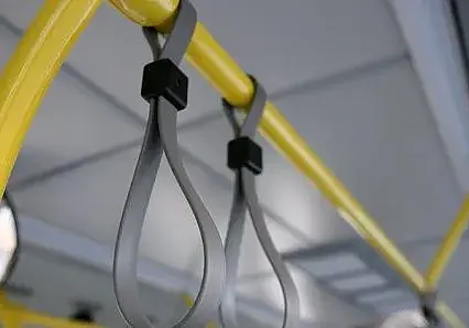 Бобруйчанка упала в автобусе. Кто виноват?