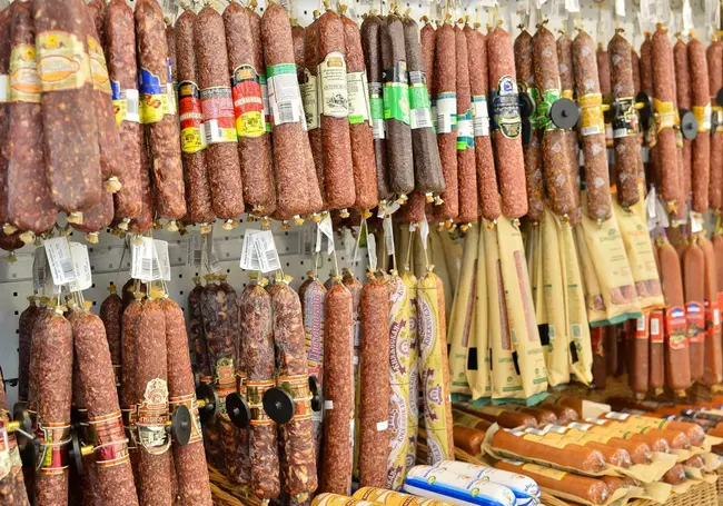КГК приостановил работу магазина в Бобруйске: торговали просрочкой, завышали цены