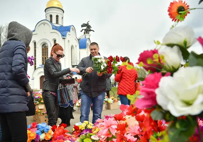 У православных верующих сегодня Радуница. Как ее традиционно отмечают?