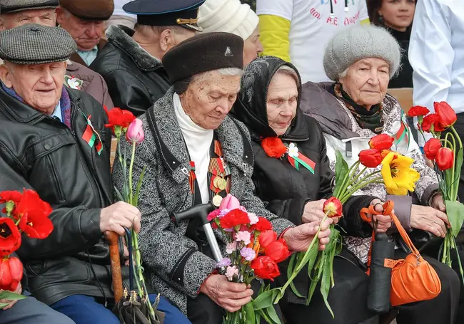 Выплачивать матпомощь ветеранам ко Дню Победы начнут 2 мая
