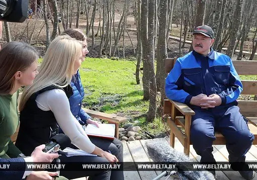 Лукашенко: надо народ приучать к нормальным винам