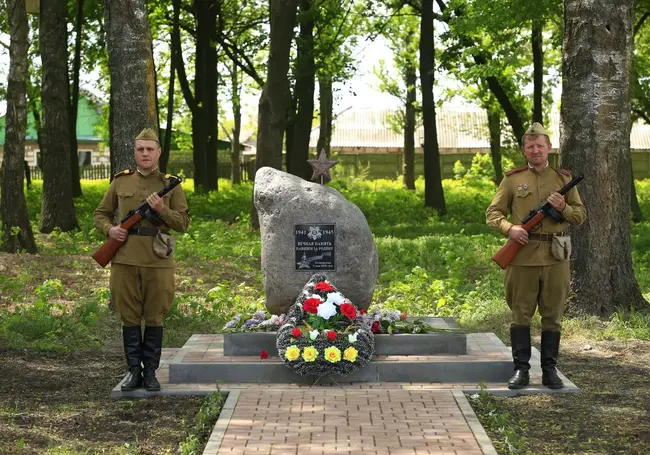 Владелец агроусадьбы за свой счет установил памятник погибшим в Великой Отечественной
