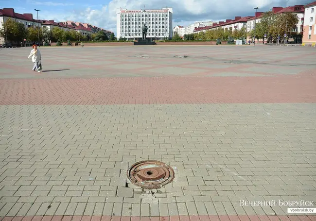 Пешеходная улица не стала пешеходной: фотоэксперимент от «ВБ»