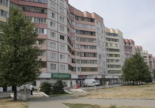 Мужчина угрожал покупательнице ножом, но зачем – не помнит