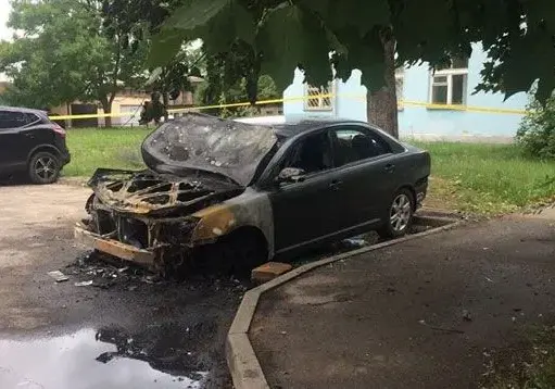 На Купалье мужчина поджег три автомобиля в Минске – его нашли
