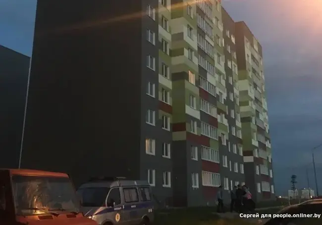 Ребенок выпал с седьмого этажа – его поймали одеялом соседи