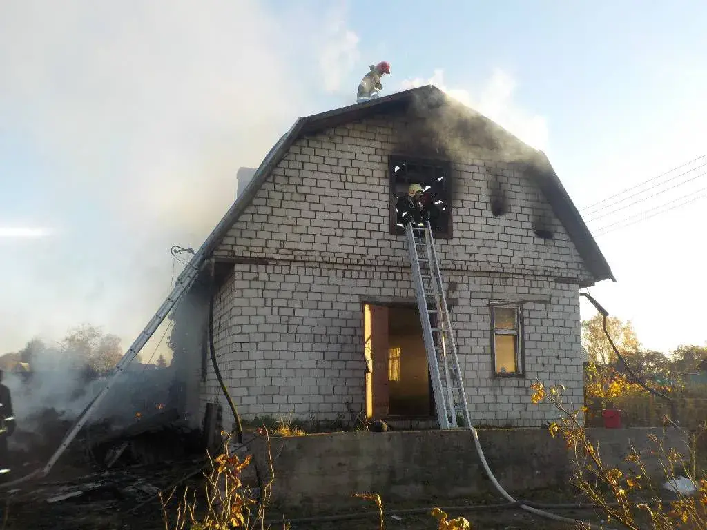 Пожар в Бабино в воскресенье – тушили всей деревней | bobruisk.ru