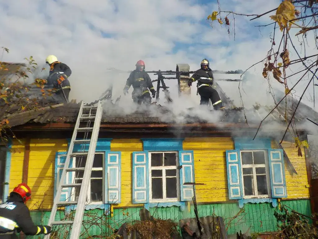 Женщина поставила свечу у иконки и чуть не сожгла дом | bobruisk.ru