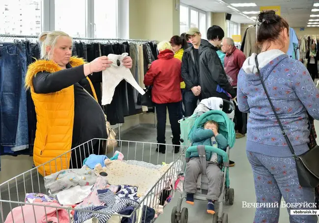 «Пускай поднимают зарплаты, а не урезают возможности для людей». Что бобруйчане думают о закрытии секонд-хендов