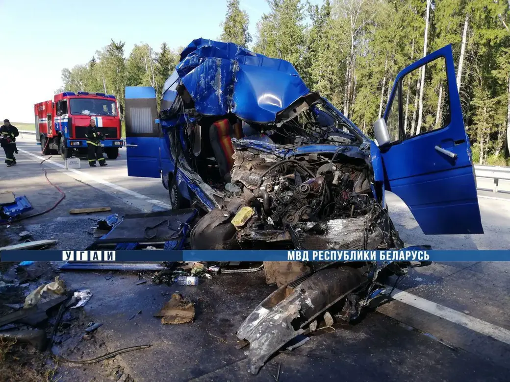 Маршрутка «Могилев-Сморгонь» въехала в грузовик. Двое погибших (видео) |  bobruisk.ru