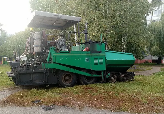 «Я паркуюсь, как...» асфальтоукладчик