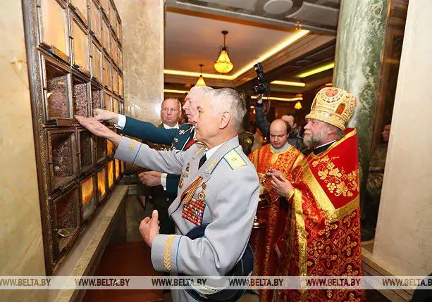 В крипте Храма-памятника Всех Святых заложили капсулы с землей мемориалов ВОВ