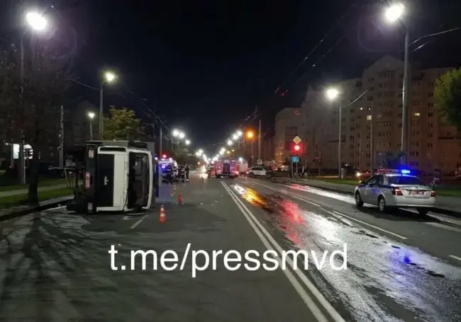 В Могилеве парень на Porsche перевернул автозак