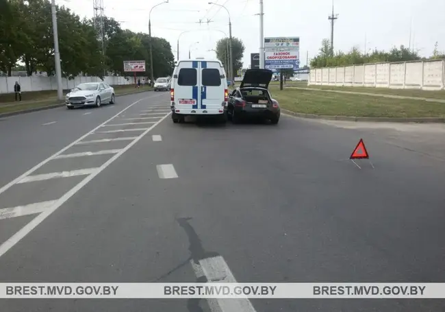 В Бресте автомобиль милиции попал в ДТП