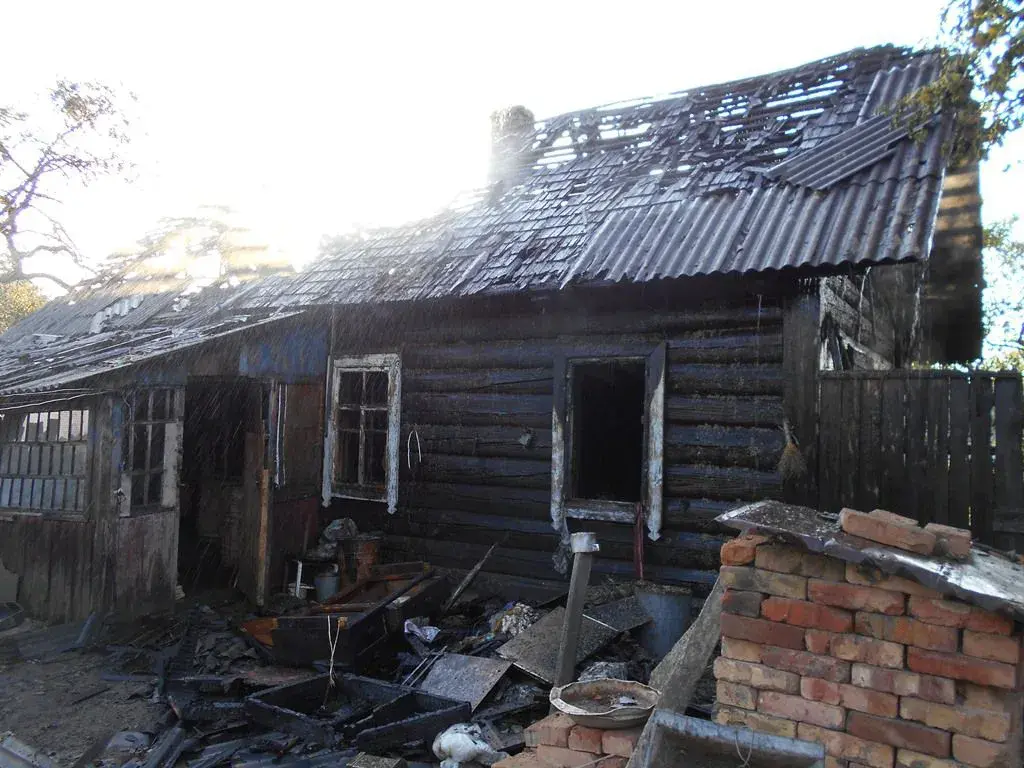 В Бобруйском районе сгорел дом с хозяином в гробу. Никто не пострадал |  bobruisk.ru