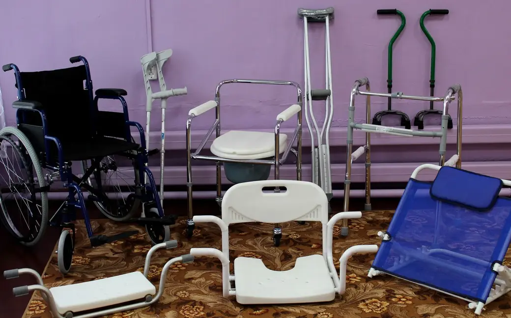 Купить инвалидное кресло для туалета Rifton HTS Z110 / Z120 / Z130 с доставкой