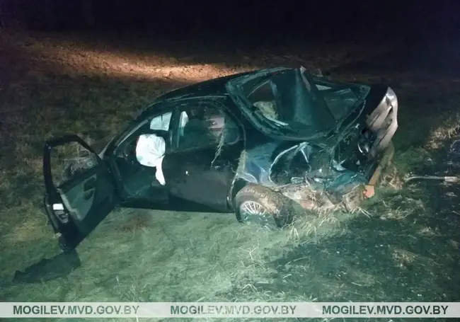 Бобруйчанин под Глуском вылетел с дороги в кювет: двое в больнице