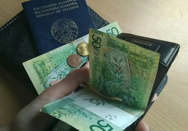 Стало известно, на что белорусы «спускают» больше всего денег