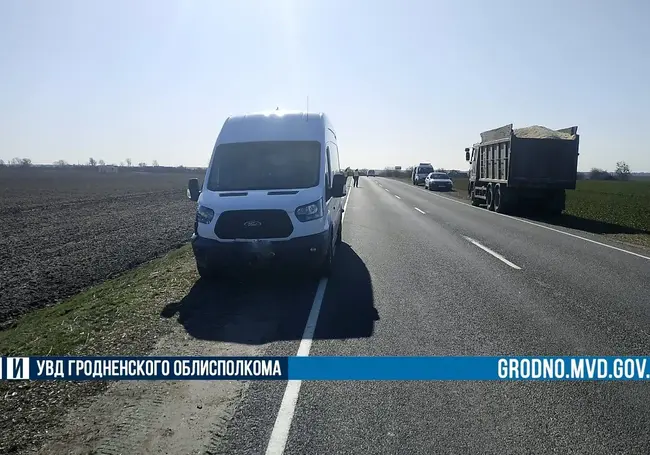 Пьяный велосипедист попал под микроавтобус под Гродно