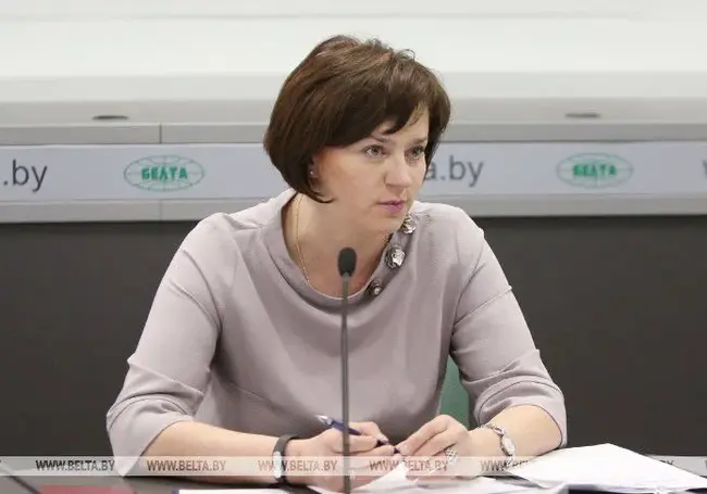 Минздрав разрешил контактам первого уровня самоизолироваться дома – на больничном