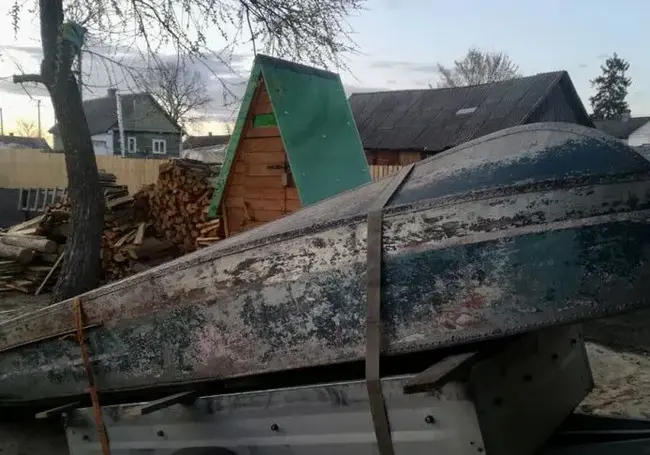 «Глубоко удивлялся»: 17-летний парень продал через интернет чужую лодку в Столинском районе