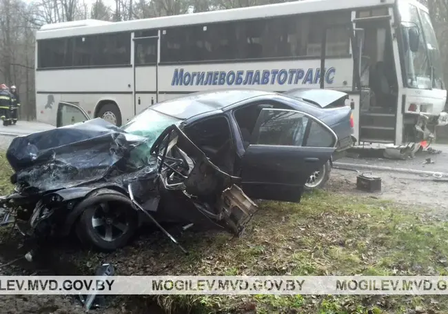 «БМВ» столкнулся с междугородним автобусом в Климовичском районе