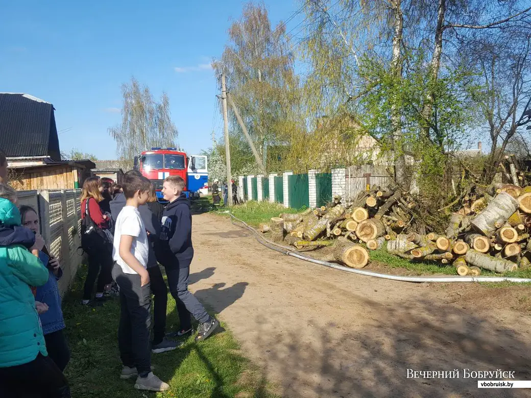 На первомайский праздник в Бобруйске сгорел дом (+видео) | bobruisk.ru