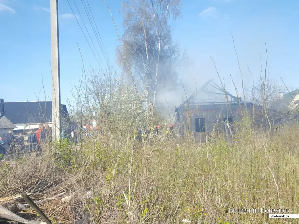 На первомайский праздник в Бобруйске сгорел дом (+видео) | bobruisk.ru