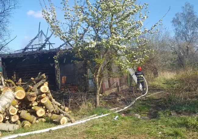 На первомайский праздник в Бобруйске сгорел дом (+видео)