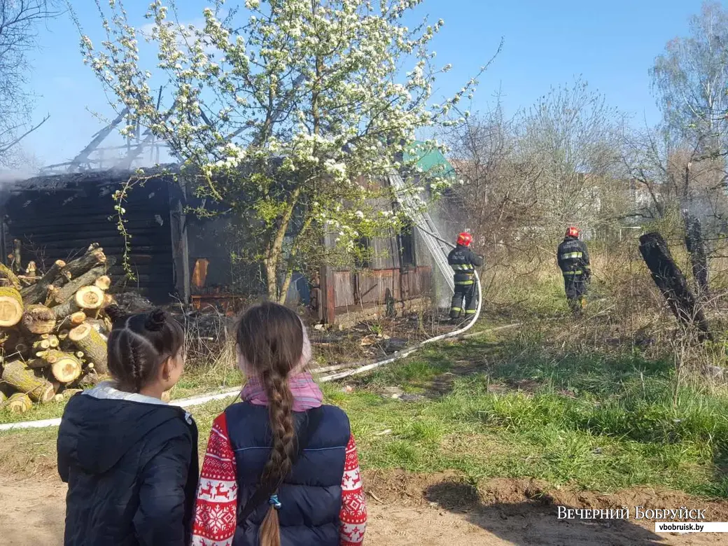 На первомайский праздник в Бобруйске сгорел дом (+видео) | bobruisk.ru